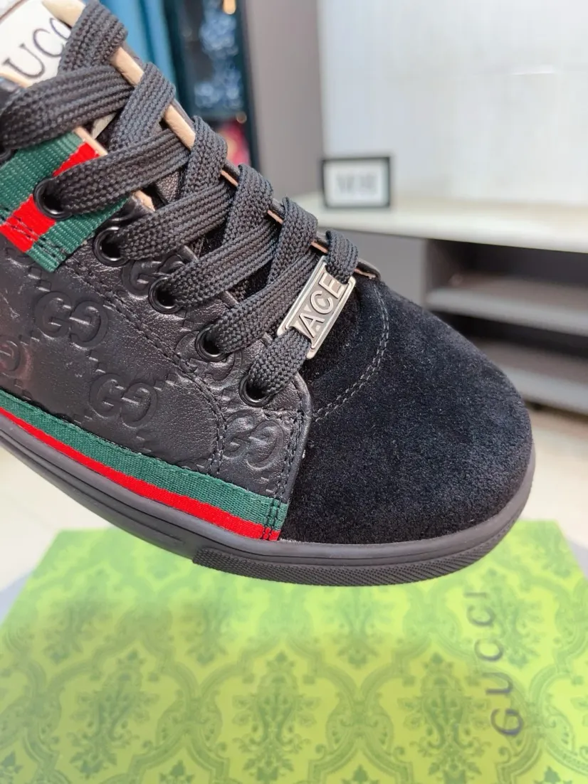 Men's shoes 💰420🌸🌸[GUCCI] Gucci's new spring and summer slip-on loafers with cartoon characters, Fendi F's low-cut trendy men's shoes, 😈The upper is made of Italian 🇮🇹 imported sheep suede with Lafayette embroidered leather, full pigskin lining, original rubber non-slip outsole! The style is high-profile and elegant, and the upper is versatile and fashionable. 🇱🇾🇱🇾A large number of ready-made and reposted pictures will be sold! 38-44,
